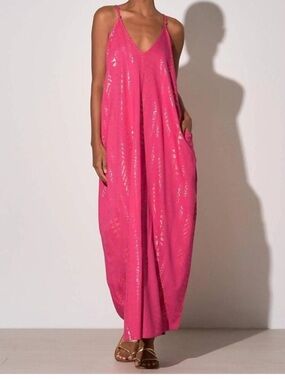 Elan Cleo fuchsia maxi dress featuring a metallic gold arrow print large